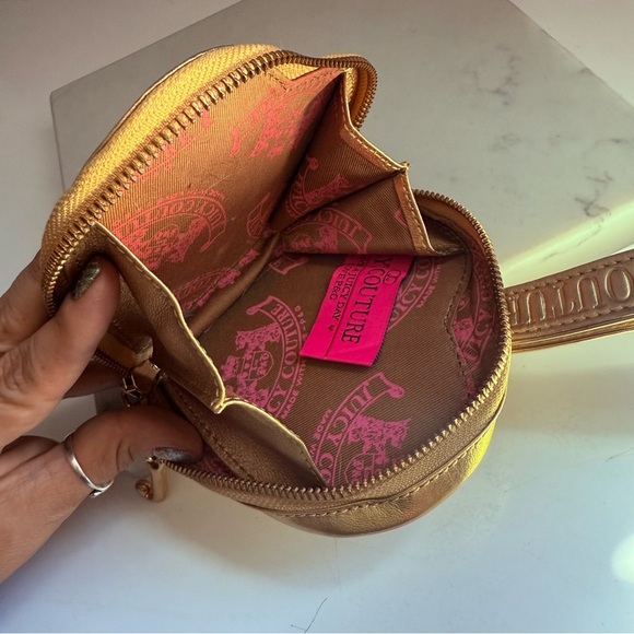 Vintage Juicy Couture Leather Metallic Gold Heart Wristlet - Picture 8 of 8